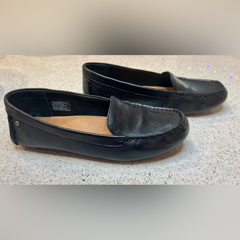 UGG Women's Black Leather Loafer Size 9